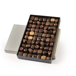 Coffret de chocolat praliné noir et lait n°70